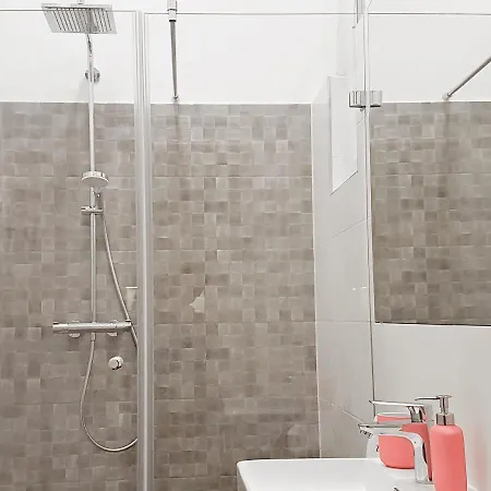 Apartamento Luxury New With Gallery At Dob Street Nearby Gozsdu Court