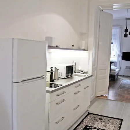 Luxury New With Gallery At Dob Street Nearby Gozsdu Court Budapest